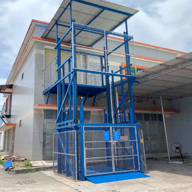 资溪建材厂室外升降货梯安装